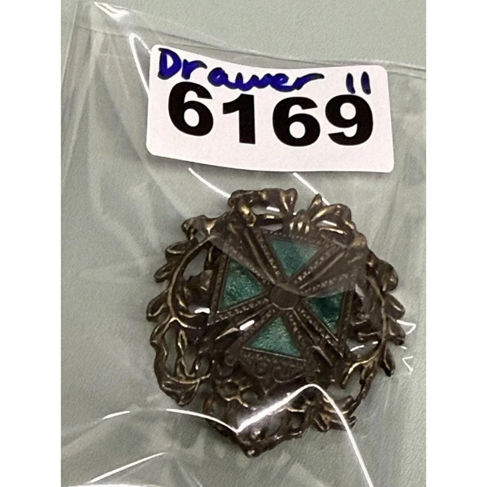 Vintage Green‎ Enamel Wreath Ornate Maltese Cross Brooch Pin Brass Tone Pendant